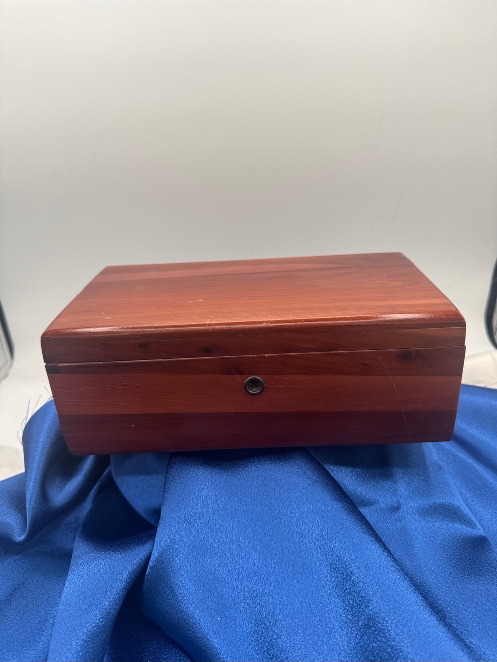 Classic wooden Lane Cedar keepsake box in brown and red tones. No key